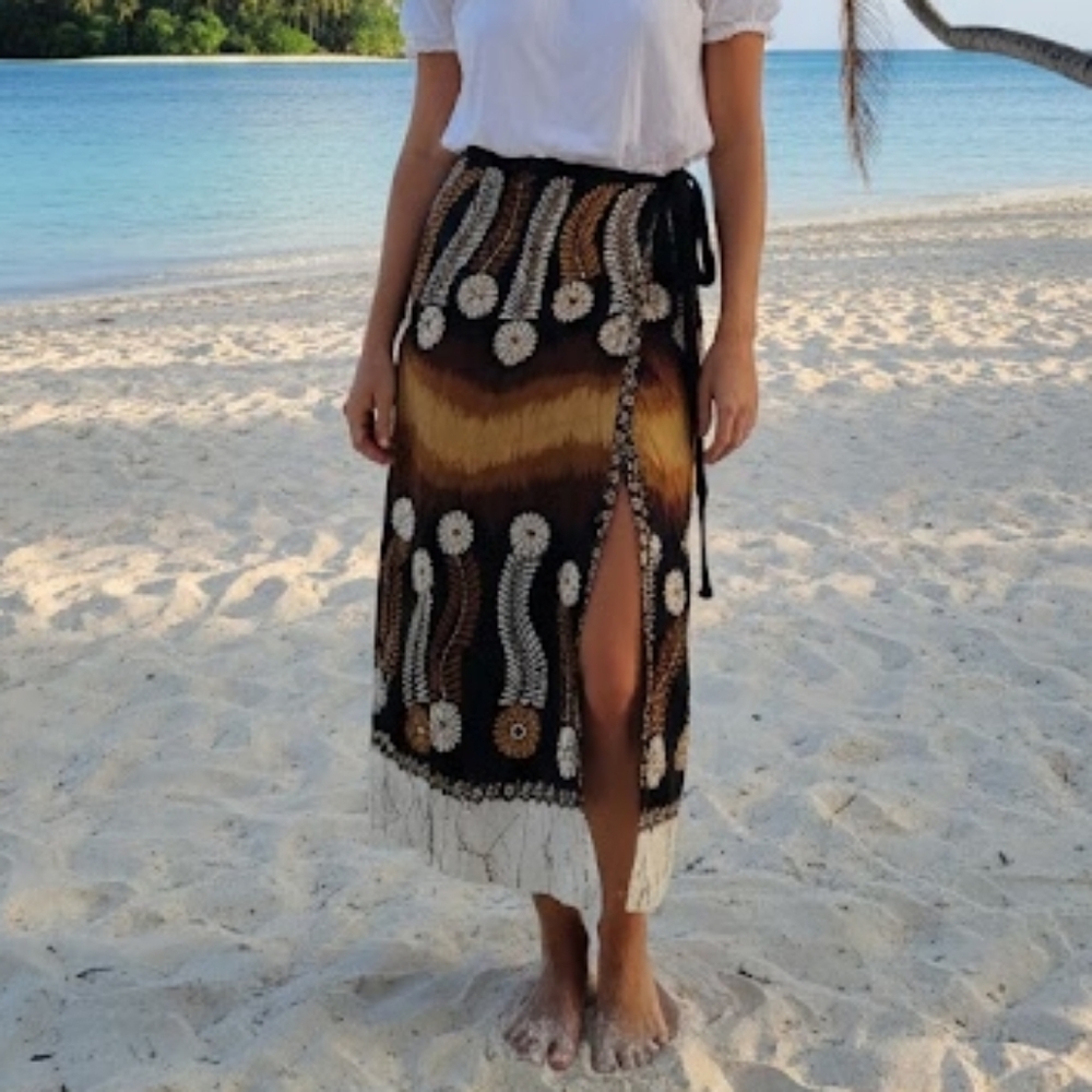 Butani Batik Wrap skirt Womens Size Medium Island Life Xruise Resort Cultural